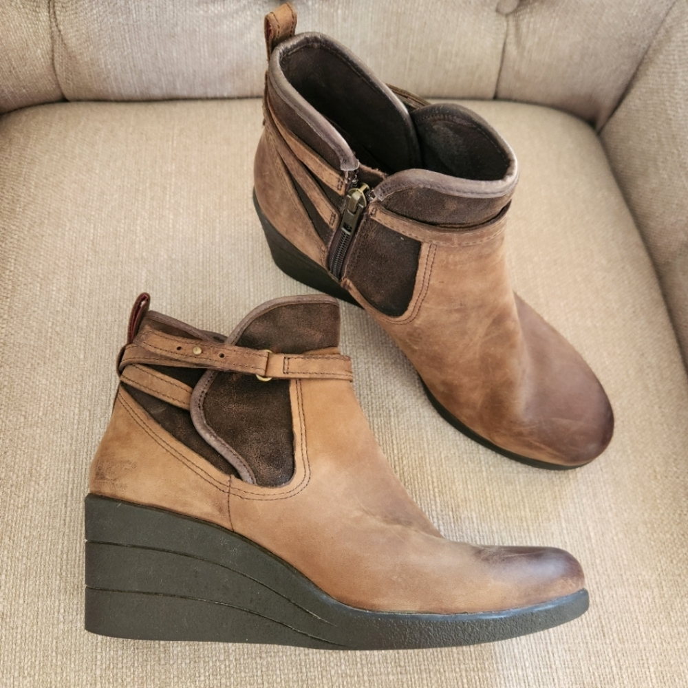 UGG® Women's Emalie Leather Uptown Wedge Boots